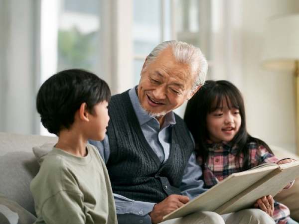 Ngủ mơ thấy ông nội cười vui vẻ