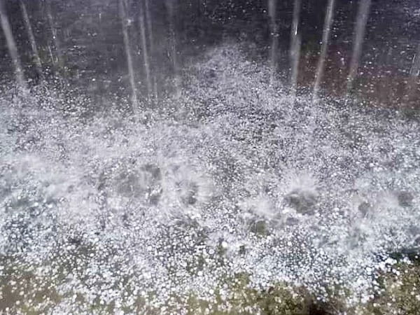 Nằm mơ thấy mưa đá là điềm lành hay dữ? con số gì lộc?